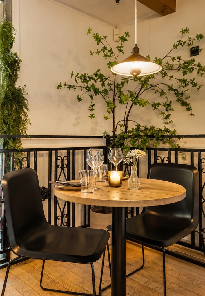 intimate en semi private dining room in leiden bij matur indonesië bistrobar en restaurant